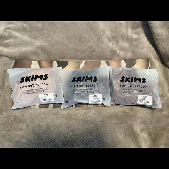 NWT SKIMS (2 PAIRS) SATIN STRETCH THONG - Picture 10 of 14